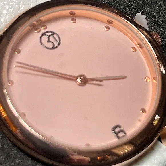 ⏱️Ladies Watch Rose Gold w/ White NEW in… - Picture 4 of 7
